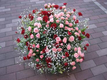 薔薇とかすみ草　てんこ盛りの✿ｱﾚﾝｼﾞ✿　｜「フローリストつたや」　（兵庫県姫路市の花キューピット加盟店 花屋）のブログ