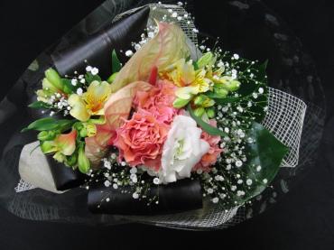 ブラックリーフを使った花束✿｜「フローリストつたや」　（兵庫県姫路市の花キューピット加盟店 花屋）のブログ