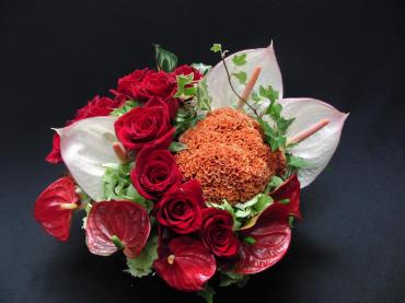 赤いバラを使った　赤いアレンジ✿。✿｜「フローリストつたや」　（兵庫県姫路市の花キューピット加盟店 花屋）のブログ