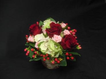 薔薇の器に　薔薇のアレンジ✿。✿｜「フローリストつたや」　（兵庫県姫路市の花キューピット加盟店 花屋）のブログ