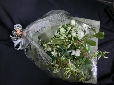 白色と緑色の花束✿｜「フローリストつたや」　（兵庫県姫路市の花キューピット加盟店 花屋）のブログ