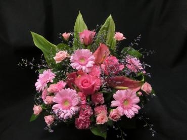 ピンク色のアレンジ✿｜「フローリストつたや」　（兵庫県姫路市の花キューピット加盟店 花屋）のブログ