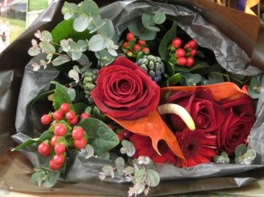 黒の花束　オシャレ系✿。✿♫｜「フローリストつたや」　（兵庫県姫路市の花キューピット加盟店 花屋）のブログ