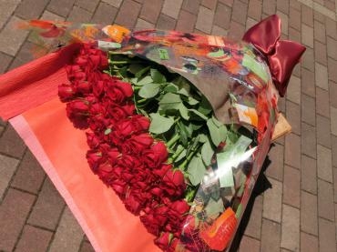 真っ赤な薔薇を✿年の数花束✿｜「フローリストつたや」　（兵庫県姫路市の花キューピット加盟店 花屋）のブログ