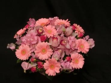 ピンク色のアレンジメント✿｜「フローリストつたや」　（兵庫県姫路市の花キューピット加盟店 花屋）のブログ