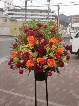 赤いスタンド花✿｜「フローリストつたや」　（兵庫県姫路市の花キューピット加盟店 花屋）のブログ