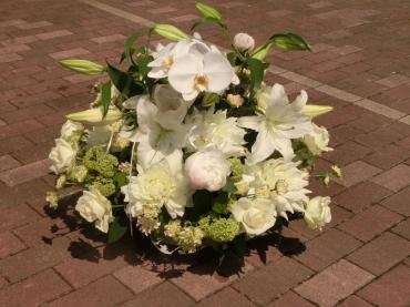 結婚記念日アレンジメント✿ホワイト✿｜「フローリストつたや」　（兵庫県姫路市の花キューピット加盟店 花屋）のブログ