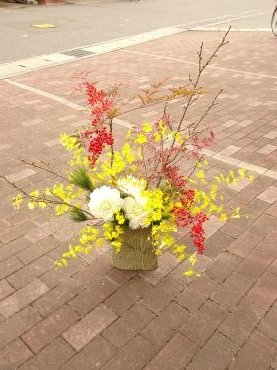 会社さんにお届けの迎春アレンジ✿｜「フローリストつたや」　（兵庫県姫路市の花キューピット加盟店 花屋）のブログ