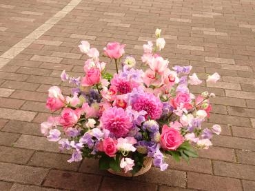 ダリアの入った周年御祝アレンジメント✿｜「フローリストつたや」　（兵庫県姫路市の花キューピット加盟店 花屋）のブログ